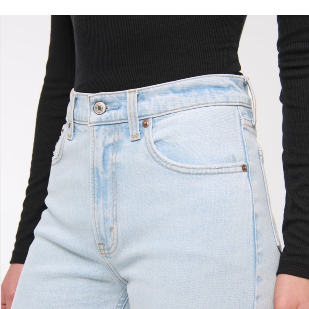 High Rise 90s Relaxed Jeans - Picture 3 of 5